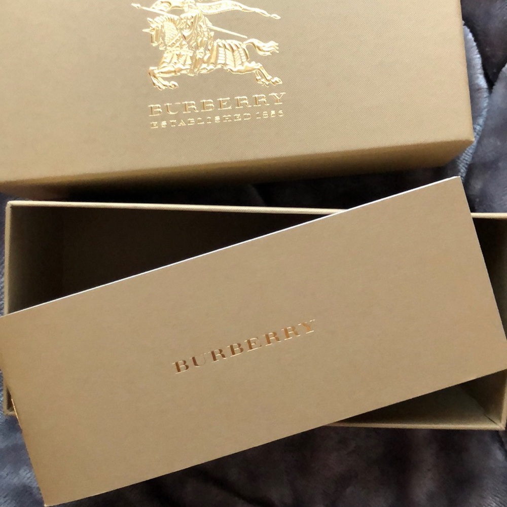 100% Authentic Burberry Sunglasses - Picture 7 of 8